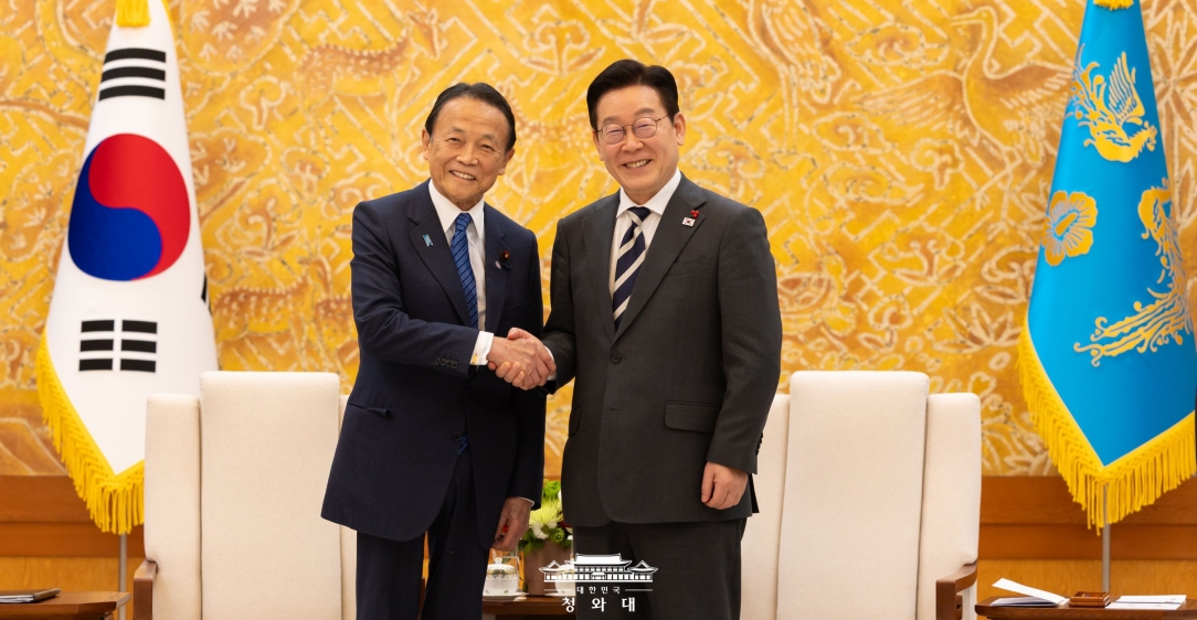 이재명 대통령, 아소 다로 전 일본 총리 접견                           